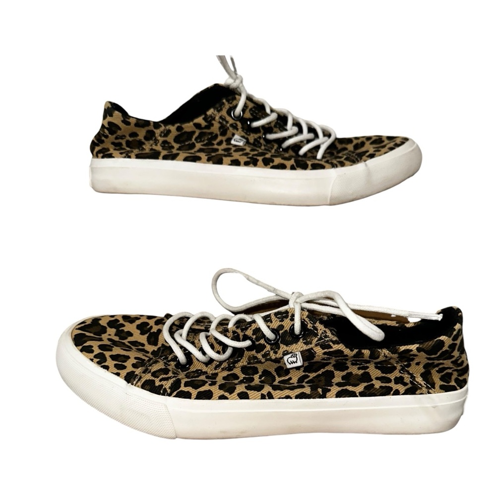 LAMO Leopard Print Women’s 8 Leopard Print Canvas Lace-Up Shoes